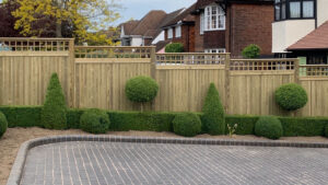 garden fencing in Croydon