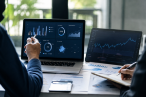 Business discussion with data analysis dashboard